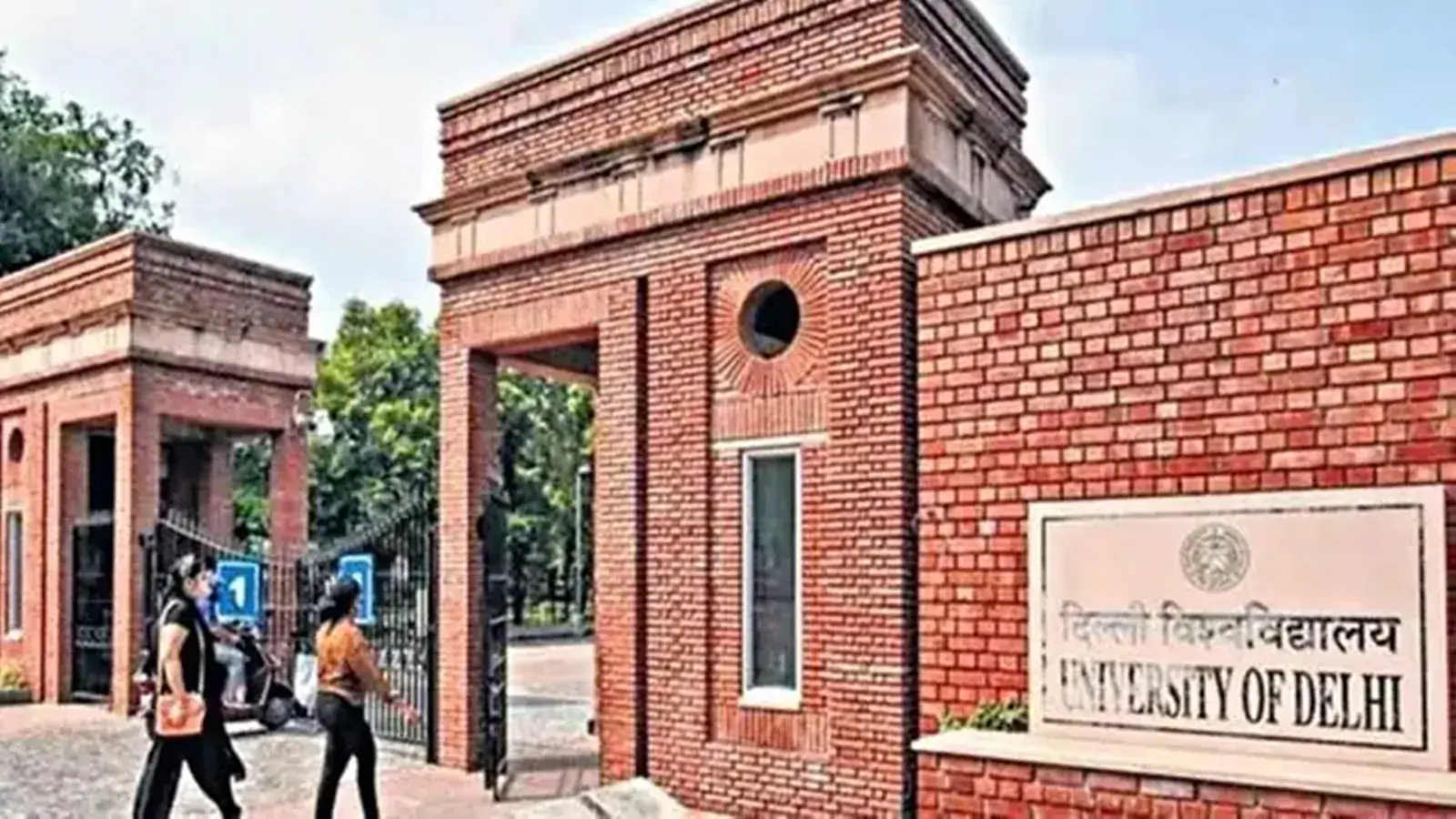 Bangla was missing from the DU admission form, sparking controversy and public outrage. Discover how Bangla’s absence led to criticism and what steps the university has taken in response.