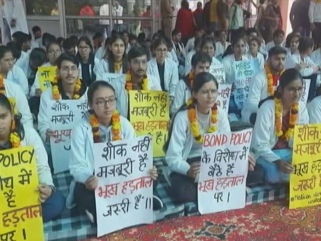 ABVMU hunger strike by nursing students in Lucknow demands urgent changes to exam schedules and promotion criteria amid growing unrest and academic concerns.